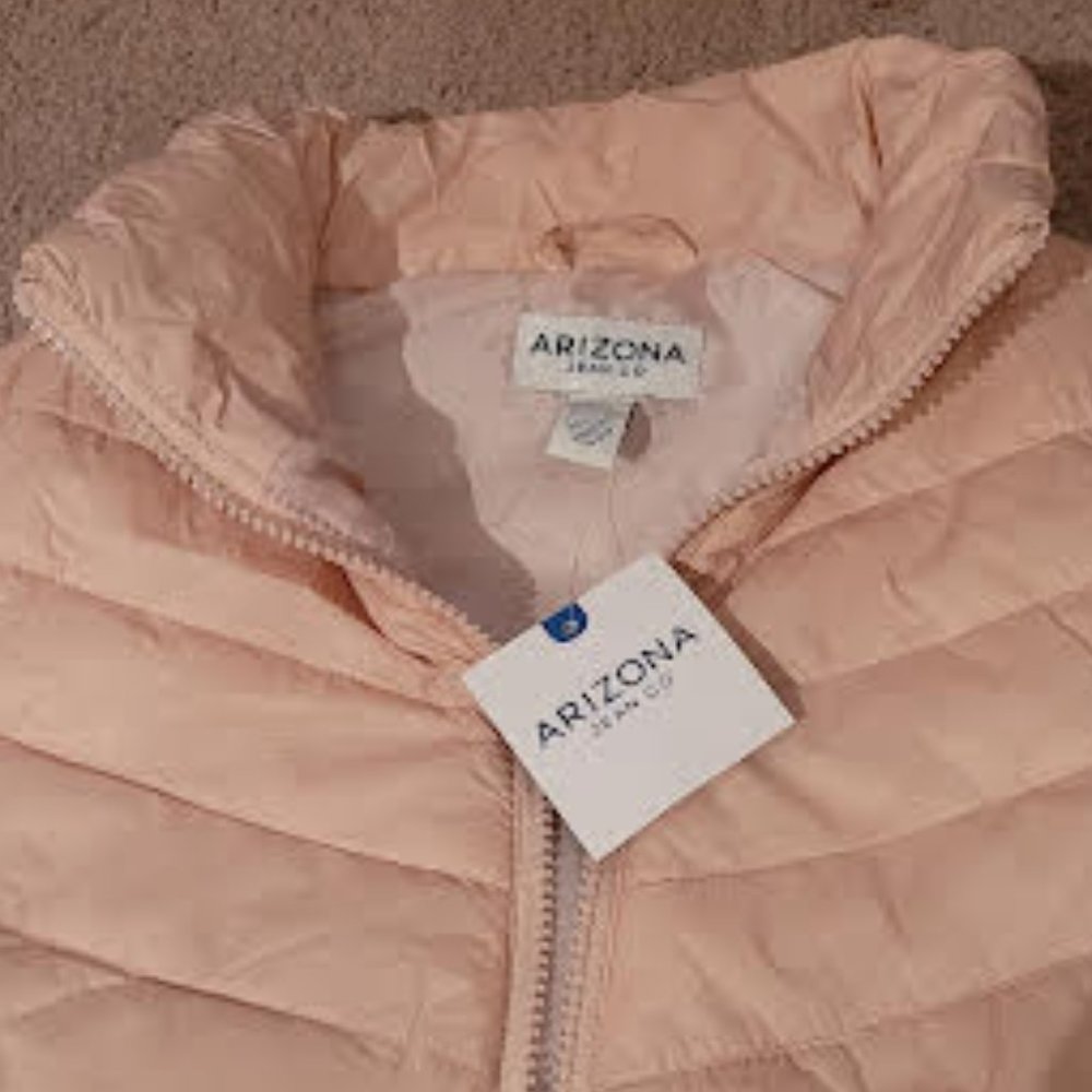 NWT Arizona Jean Company Rose Quartz women's medium lightweight puffer vest - Picture 3 of 9